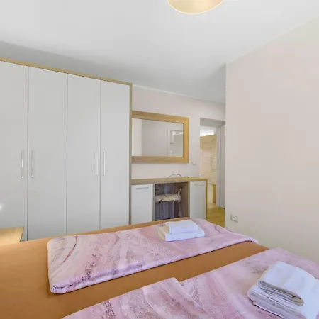 Stanko Guest house 3*